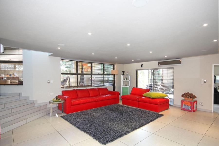 To Let 4 Bedroom Property for Rent in Sandown Gauteng