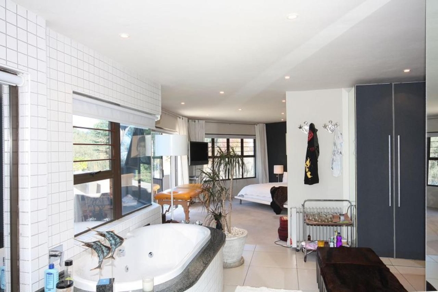 To Let 4 Bedroom Property for Rent in Sandown Gauteng