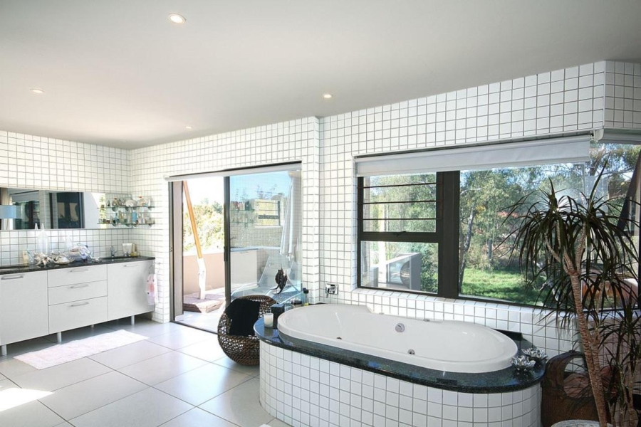 To Let 4 Bedroom Property for Rent in Sandown Gauteng