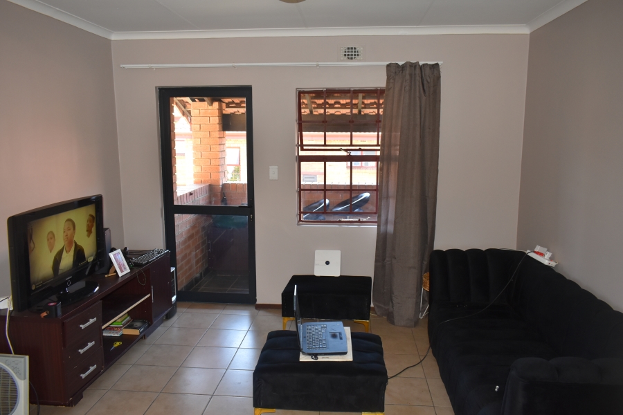2 Bedroom Property for Sale in Erand Gardens Gauteng