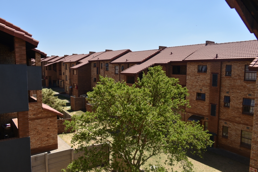 2 Bedroom Property for Sale in Erand Gardens Gauteng