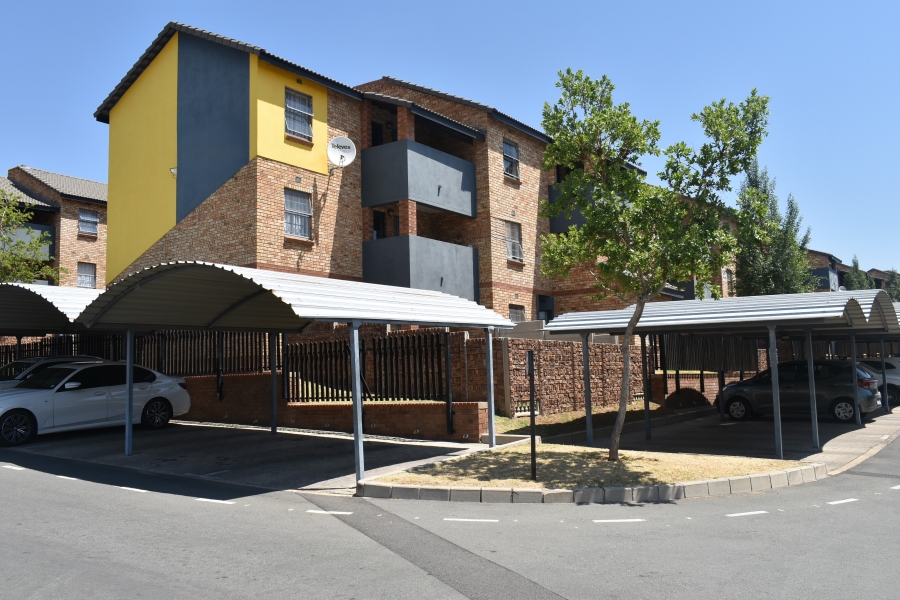 2 Bedroom Property for Sale in Erand Gardens Gauteng