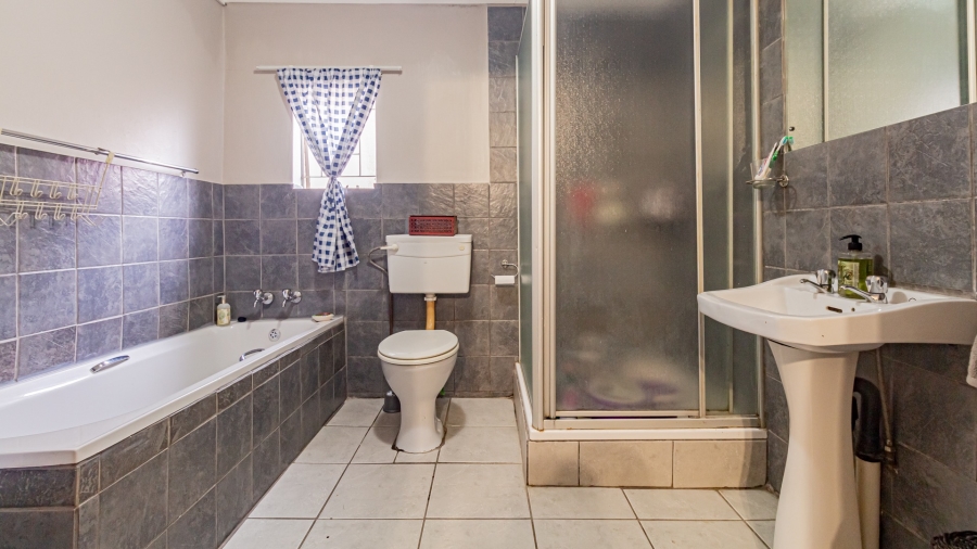 4 Bedroom Property for Sale in Alberante Gauteng