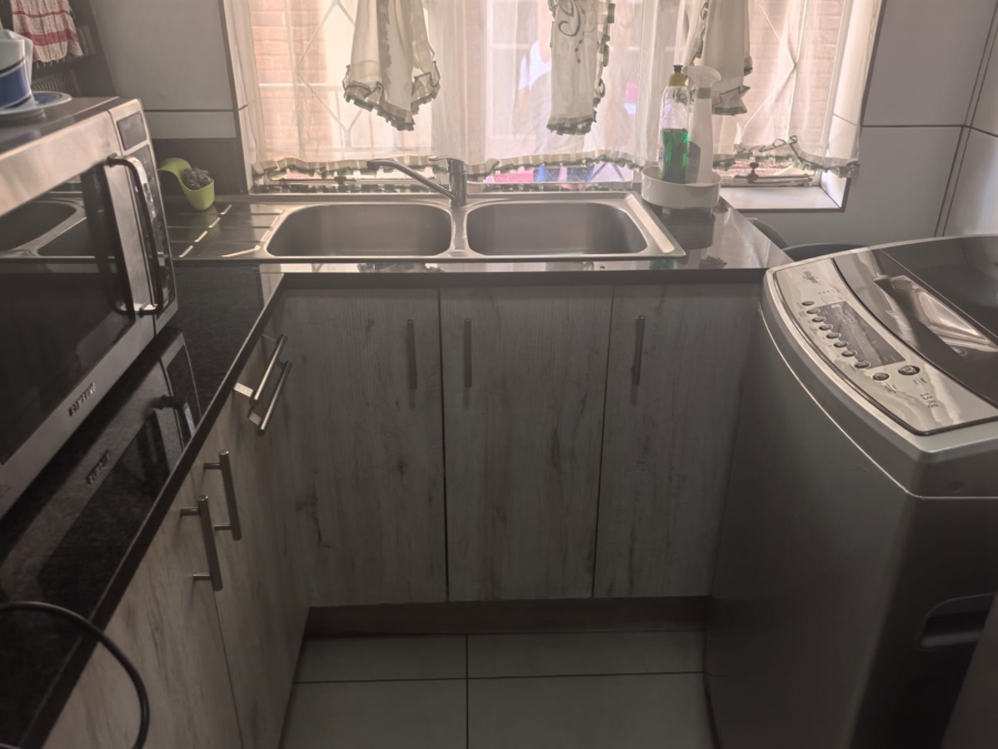 3 Bedroom Property for Sale in Discovery Gauteng