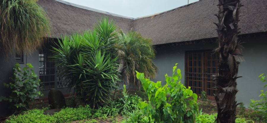 Commercial Property for Sale in Die Hoewes Gauteng