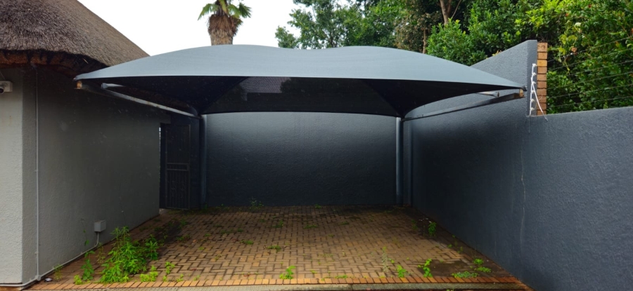 Commercial Property for Sale in Die Hoewes Gauteng