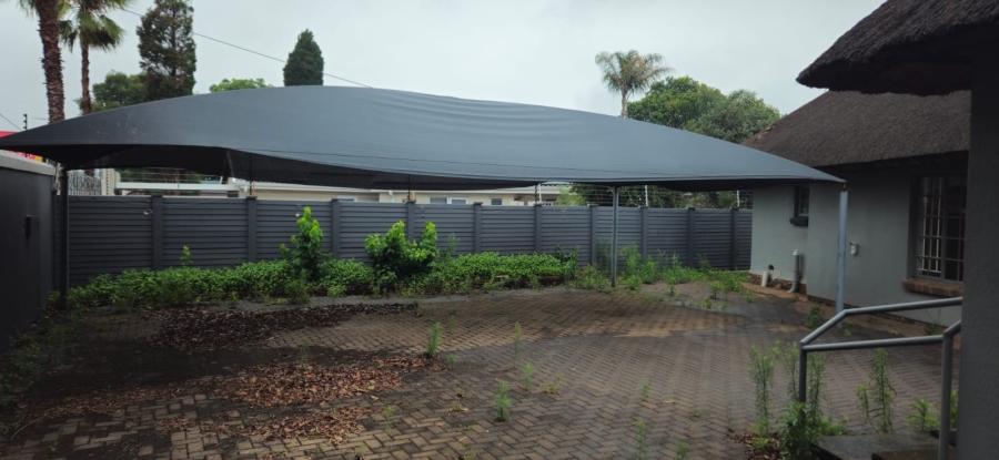 Commercial Property for Sale in Die Hoewes Gauteng