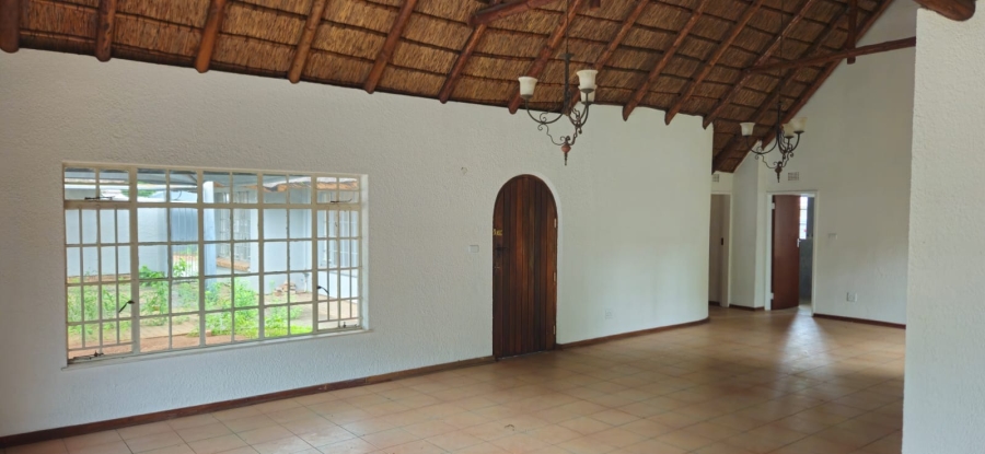 Commercial Property for Sale in Die Hoewes Gauteng