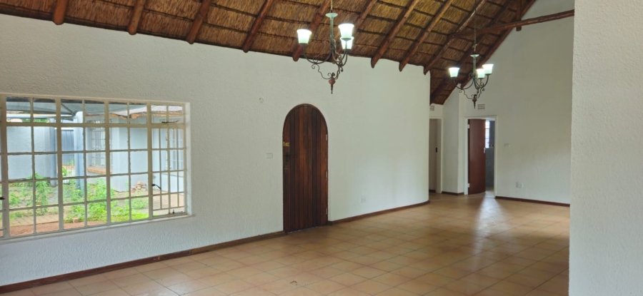 Commercial Property for Sale in Die Hoewes Gauteng