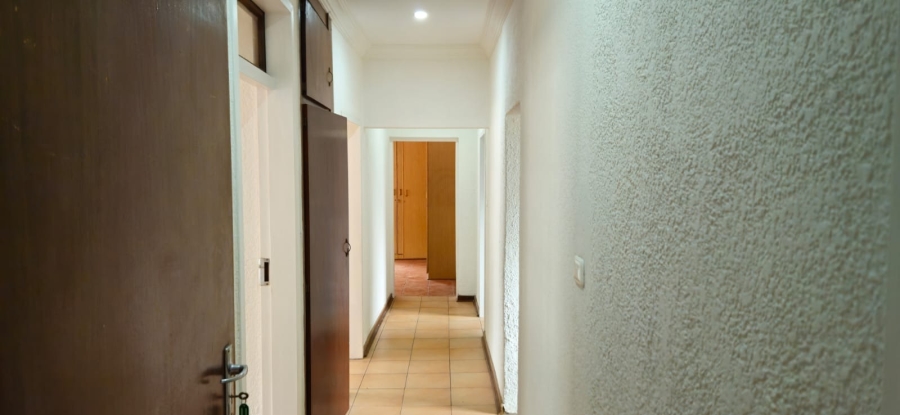 Commercial Property for Sale in Die Hoewes Gauteng