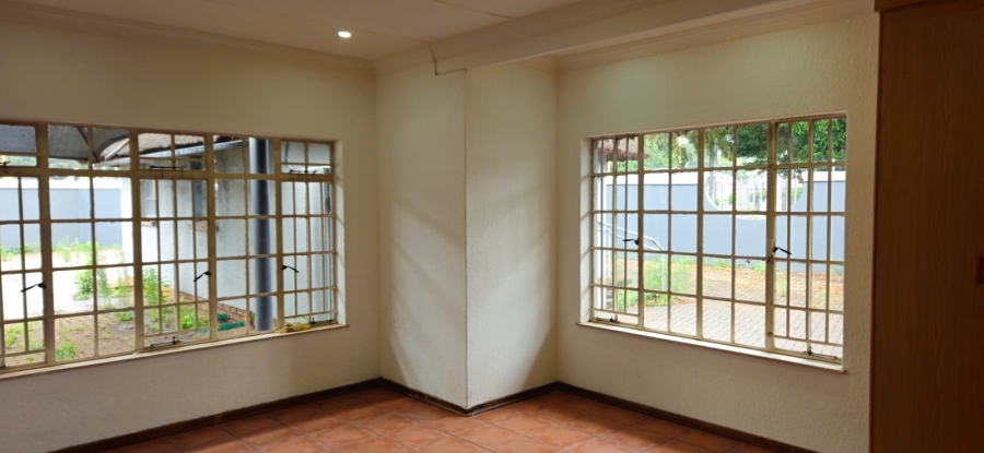 Commercial Property for Sale in Die Hoewes Gauteng