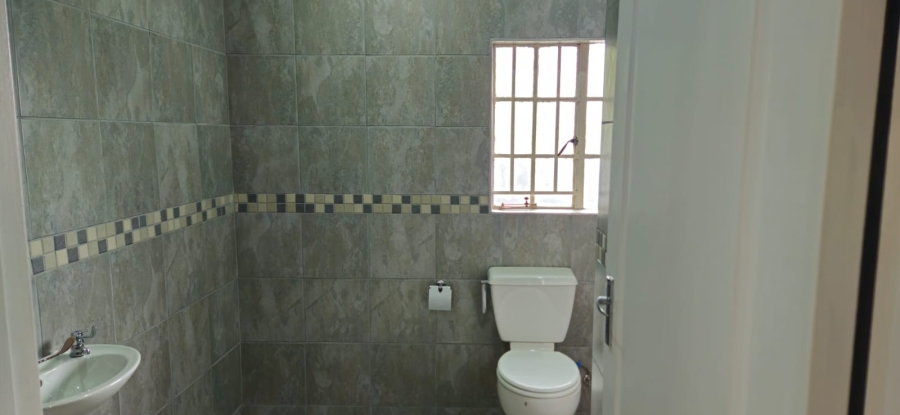 Commercial Property for Sale in Die Hoewes Gauteng