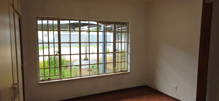 Commercial Property for Sale in Die Hoewes Gauteng