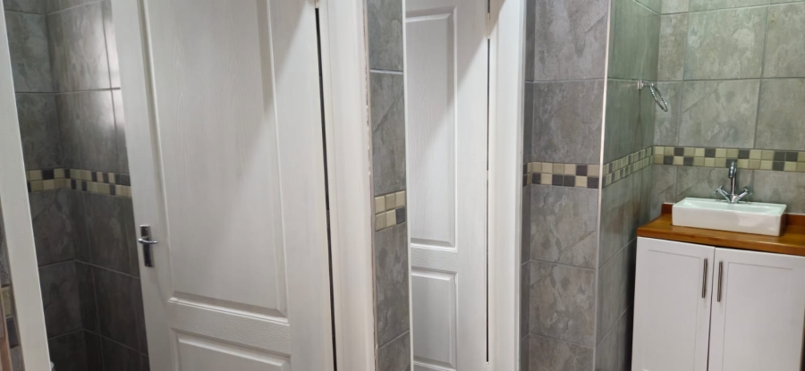 Commercial Property for Sale in Die Hoewes Gauteng