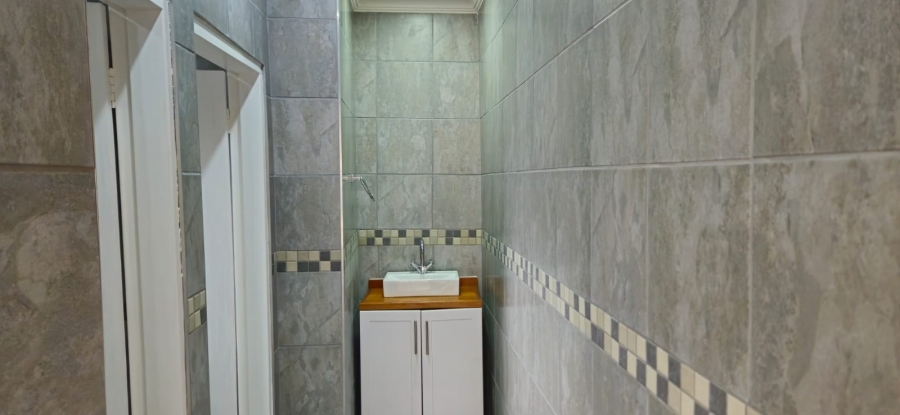 Commercial Property for Sale in Die Hoewes Gauteng