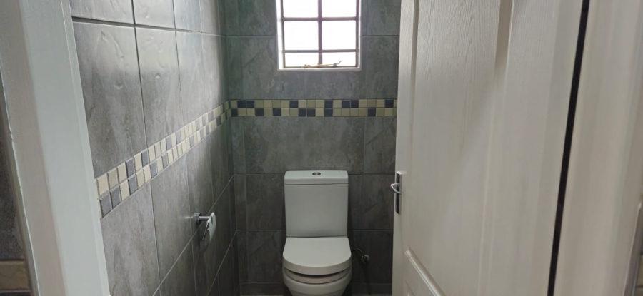 Commercial Property for Sale in Die Hoewes Gauteng