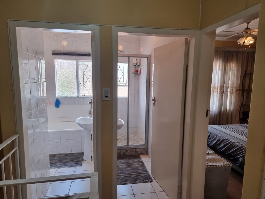 3 Bedroom Property for Sale in Kew Gauteng