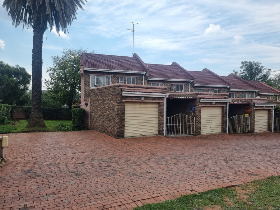 3 Bedroom Property for Sale in Kew Gauteng