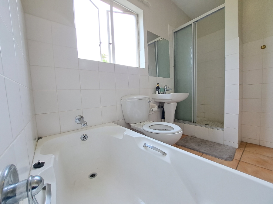 1 Bedroom Property for Sale in Hyde Park Gauteng
