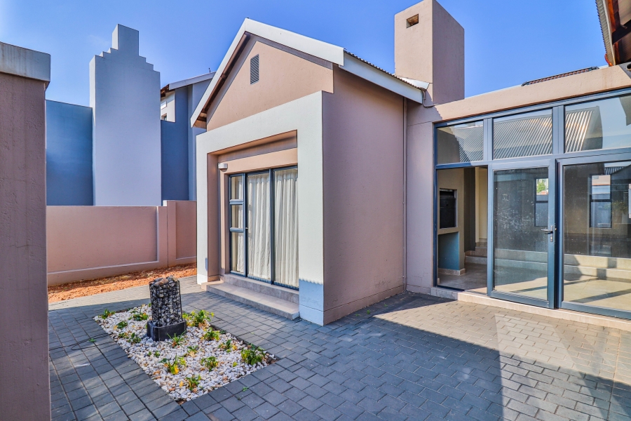 3 Bedroom Property for Sale in Louwlardia Gauteng