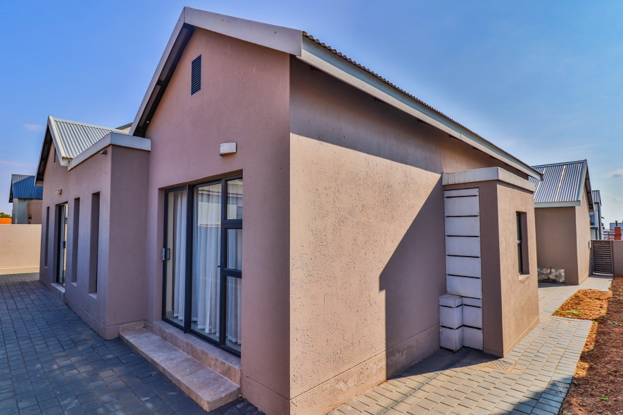 3 Bedroom Property for Sale in Louwlardia Gauteng