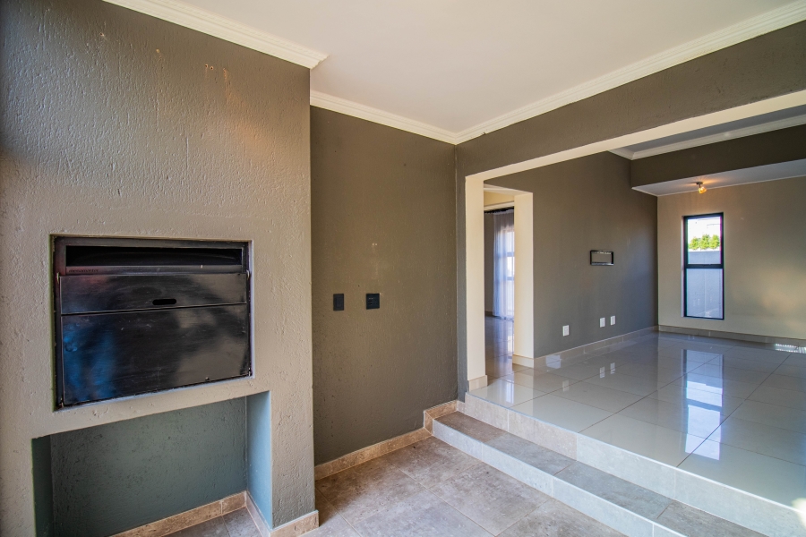 3 Bedroom Property for Sale in Louwlardia Gauteng