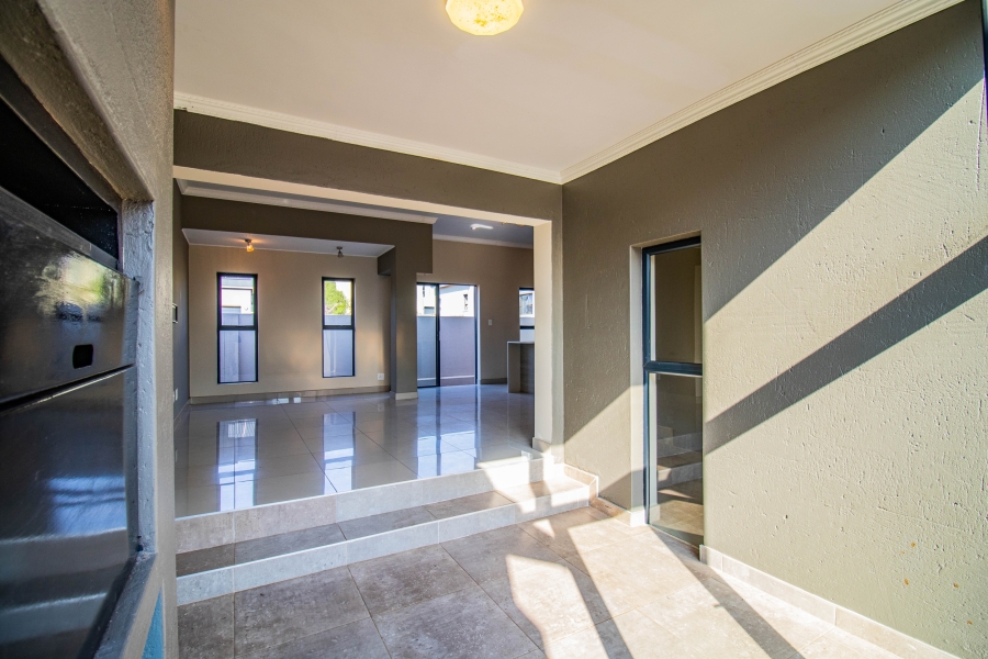 3 Bedroom Property for Sale in Louwlardia Gauteng