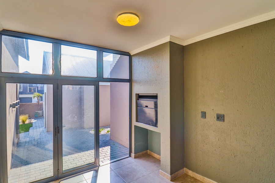 3 Bedroom Property for Sale in Louwlardia Gauteng