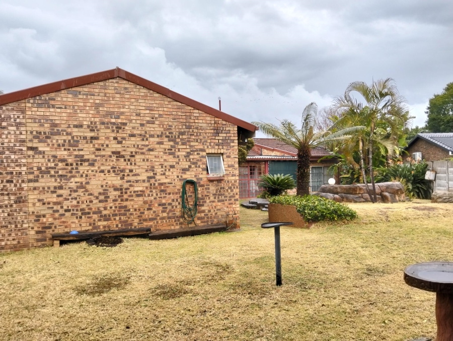 4 Bedroom Property for Sale in Garsfontein Gauteng