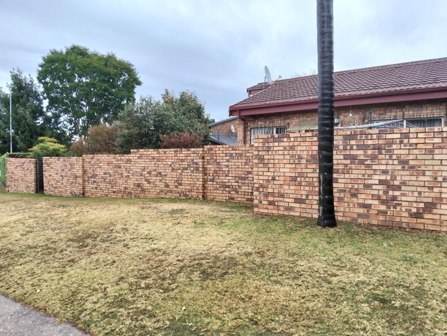 4 Bedroom Property for Sale in Garsfontein Gauteng