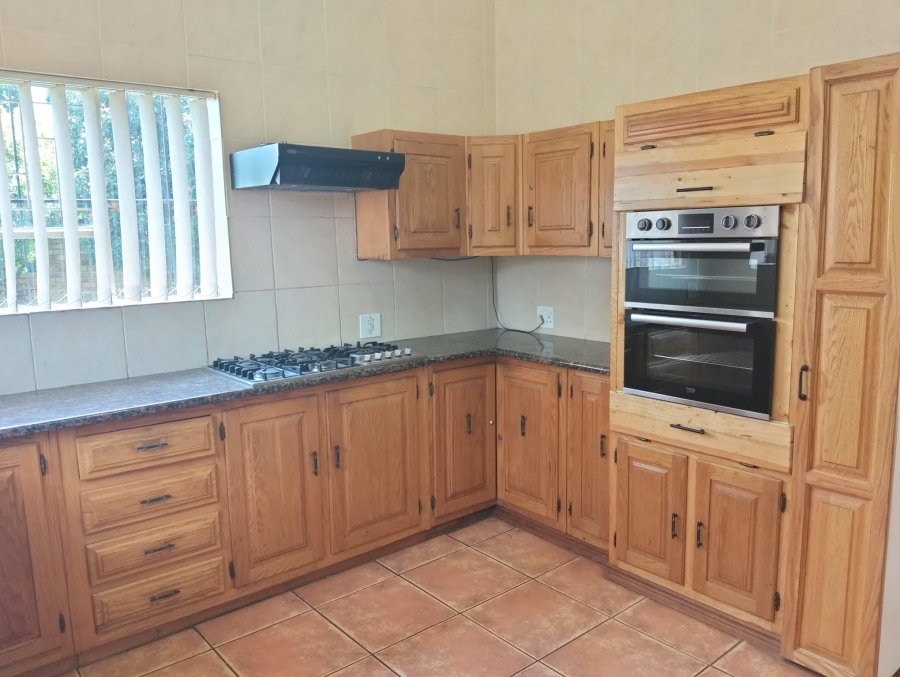 4 Bedroom Property for Sale in Garsfontein Gauteng