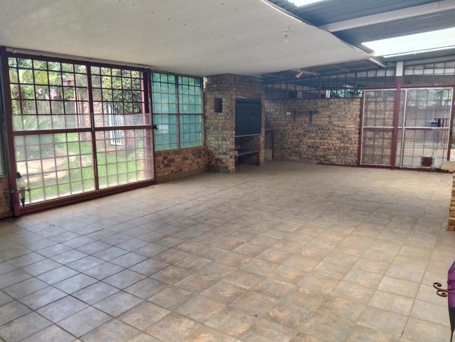 4 Bedroom Property for Sale in Garsfontein Gauteng