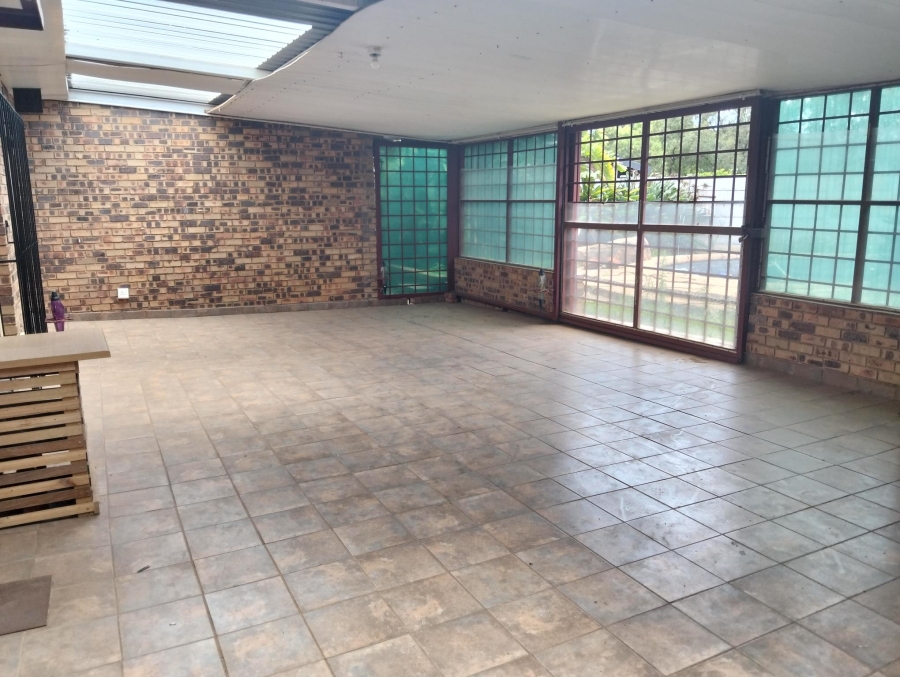 4 Bedroom Property for Sale in Garsfontein Gauteng