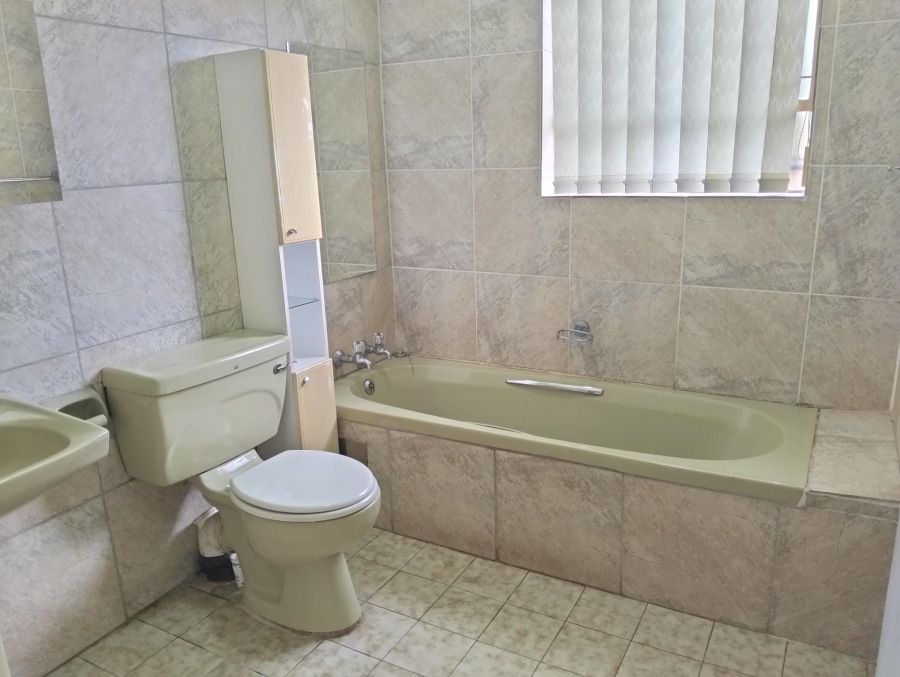 4 Bedroom Property for Sale in Garsfontein Gauteng