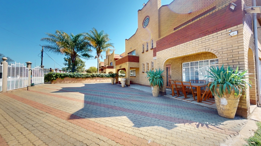 5 Bedroom Property for Sale in Albemarle Gauteng