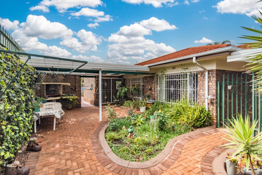 4 Bedroom Property for Sale in Rant En Dal Gauteng