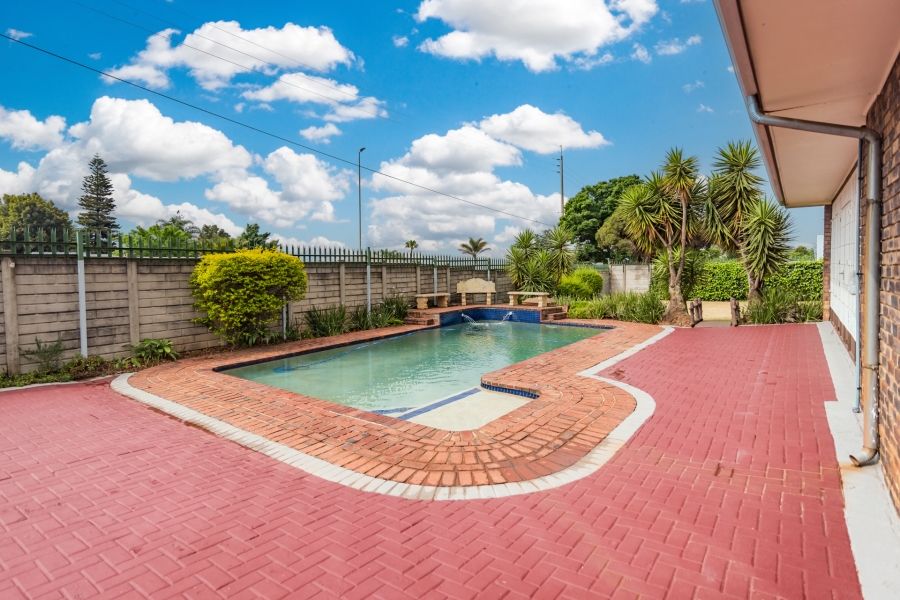 4 Bedroom Property for Sale in Rant En Dal Gauteng