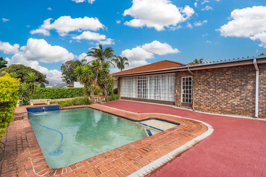 4 Bedroom Property for Sale in Rant En Dal Gauteng