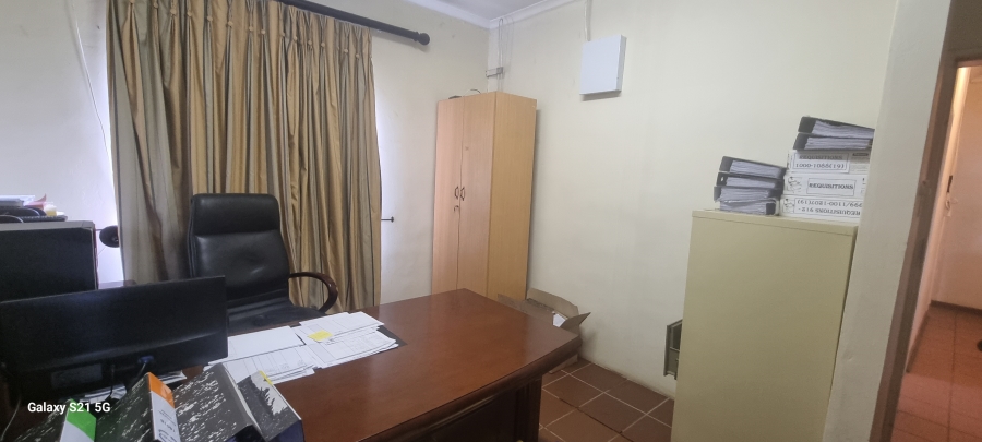 10 Bedroom Property for Sale in Clydesdale Gauteng