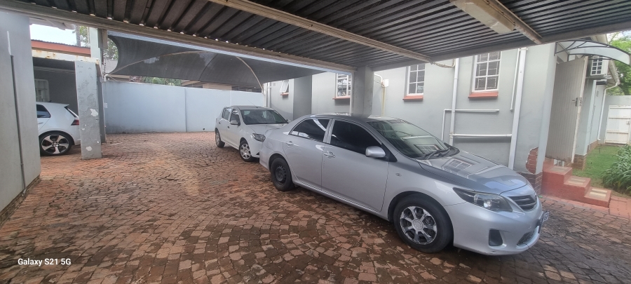 10 Bedroom Property for Sale in Clydesdale Gauteng