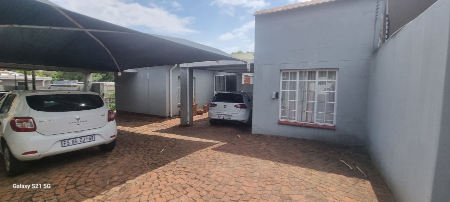 10 Bedroom Property for Sale in Clydesdale Gauteng