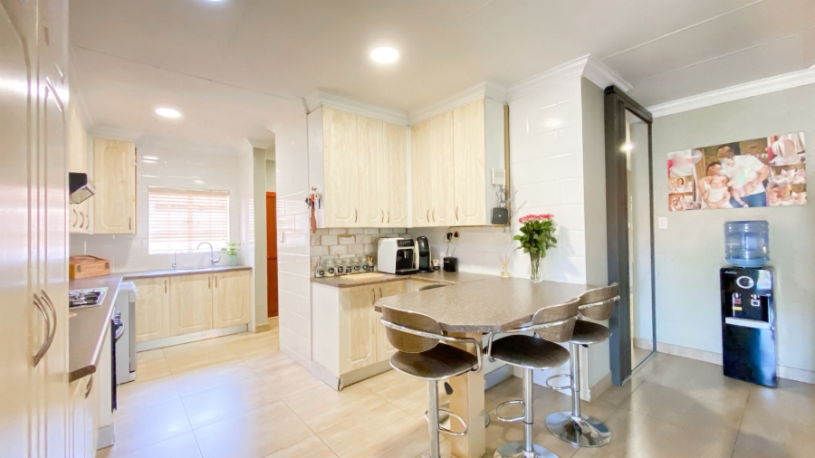 4 Bedroom Property for Sale in Bougainvillea Estate Gauteng