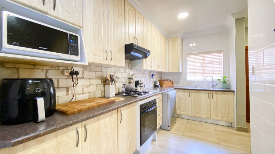 4 Bedroom Property for Sale in Bougainvillea Estate Gauteng