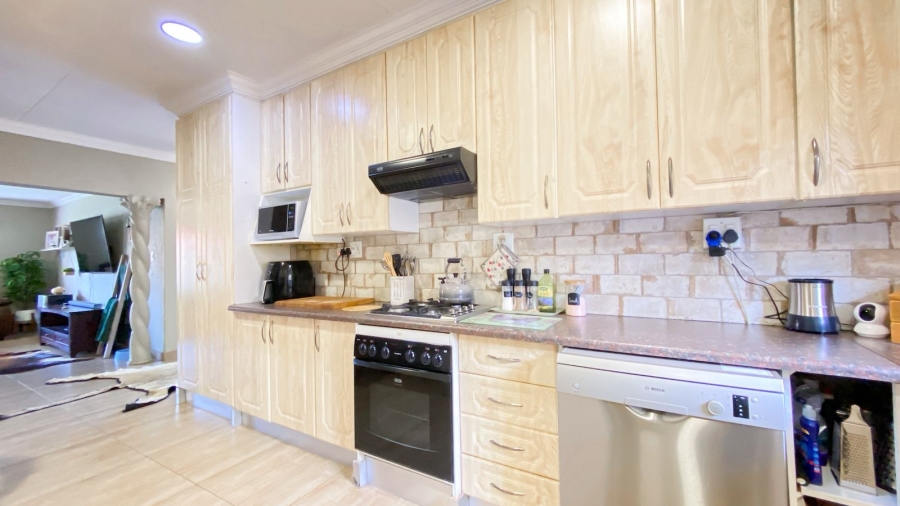 4 Bedroom Property for Sale in Bougainvillea Estate Gauteng