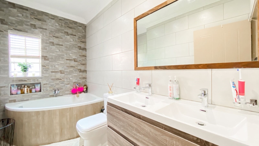 4 Bedroom Property for Sale in Bougainvillea Estate Gauteng