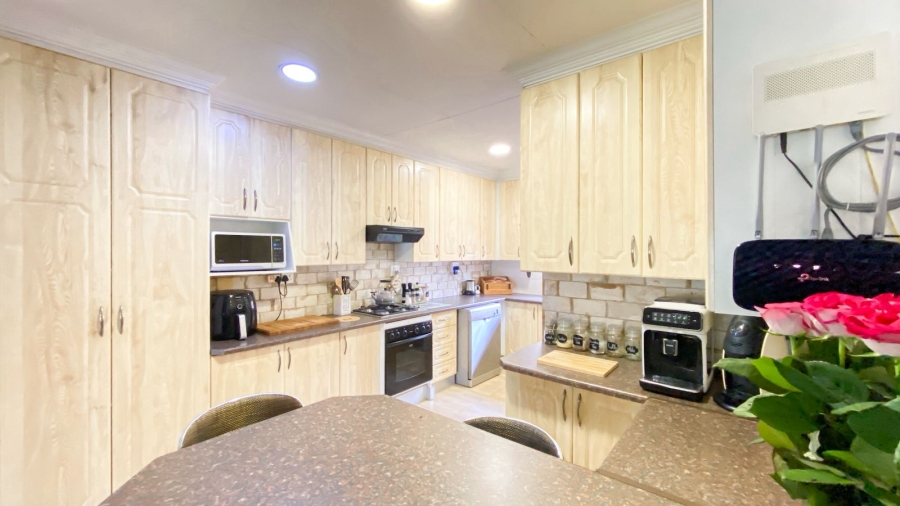 4 Bedroom Property for Sale in Bougainvillea Estate Gauteng