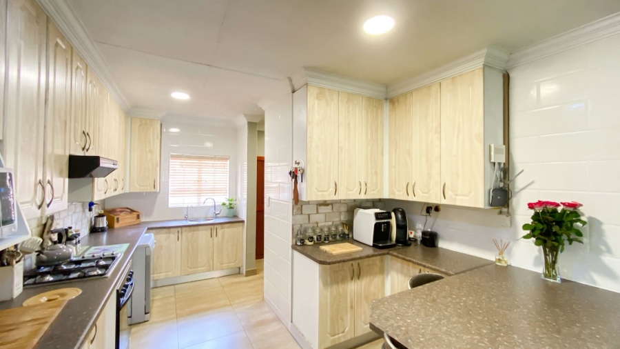 4 Bedroom Property for Sale in Bougainvillea Estate Gauteng