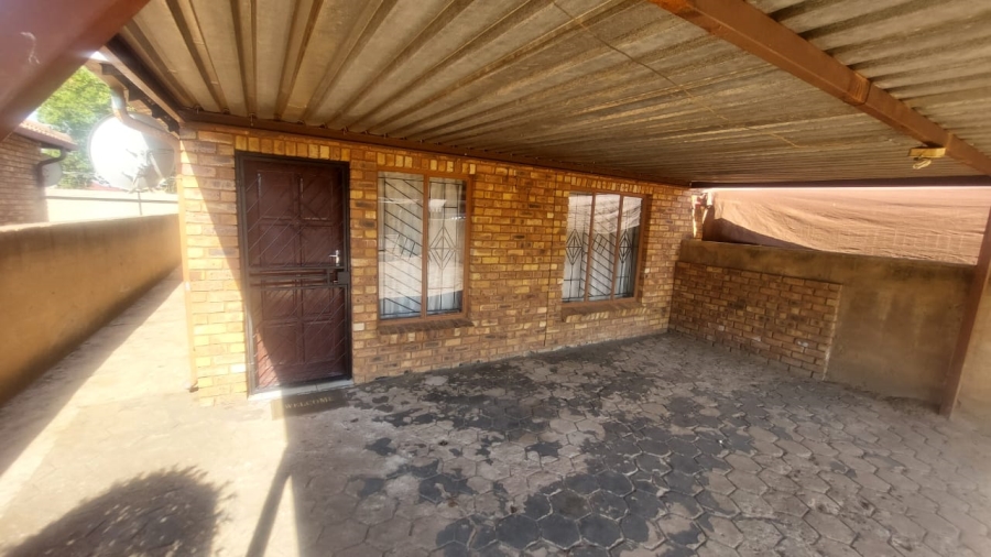 2 Bedroom Property for Sale in Soshanguve VV Gauteng