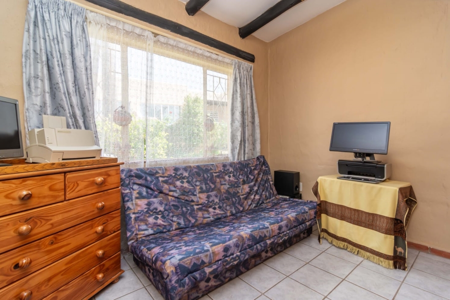 2 Bedroom Property for Sale in Roodekrans Gauteng