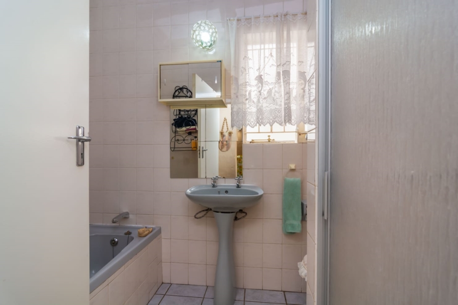 2 Bedroom Property for Sale in Roodekrans Gauteng